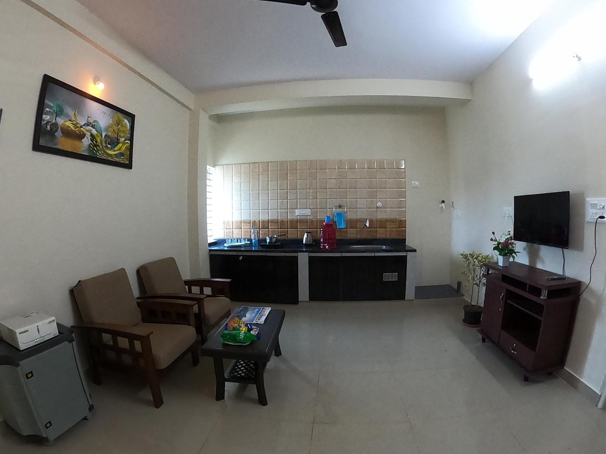 Happy Holiday Inn Service Apartment Чикмагалур Экстерьер фото